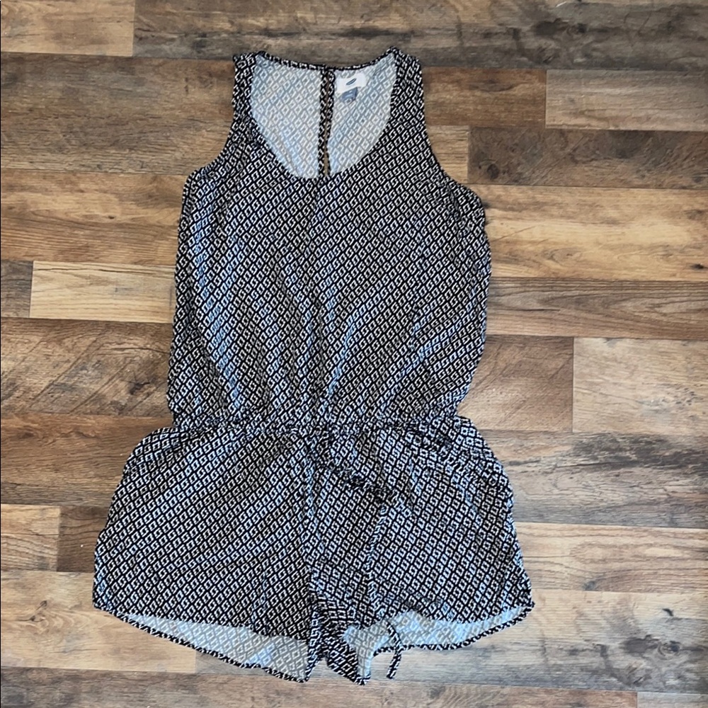 Old Navy Black and White Patterned Romper size M
